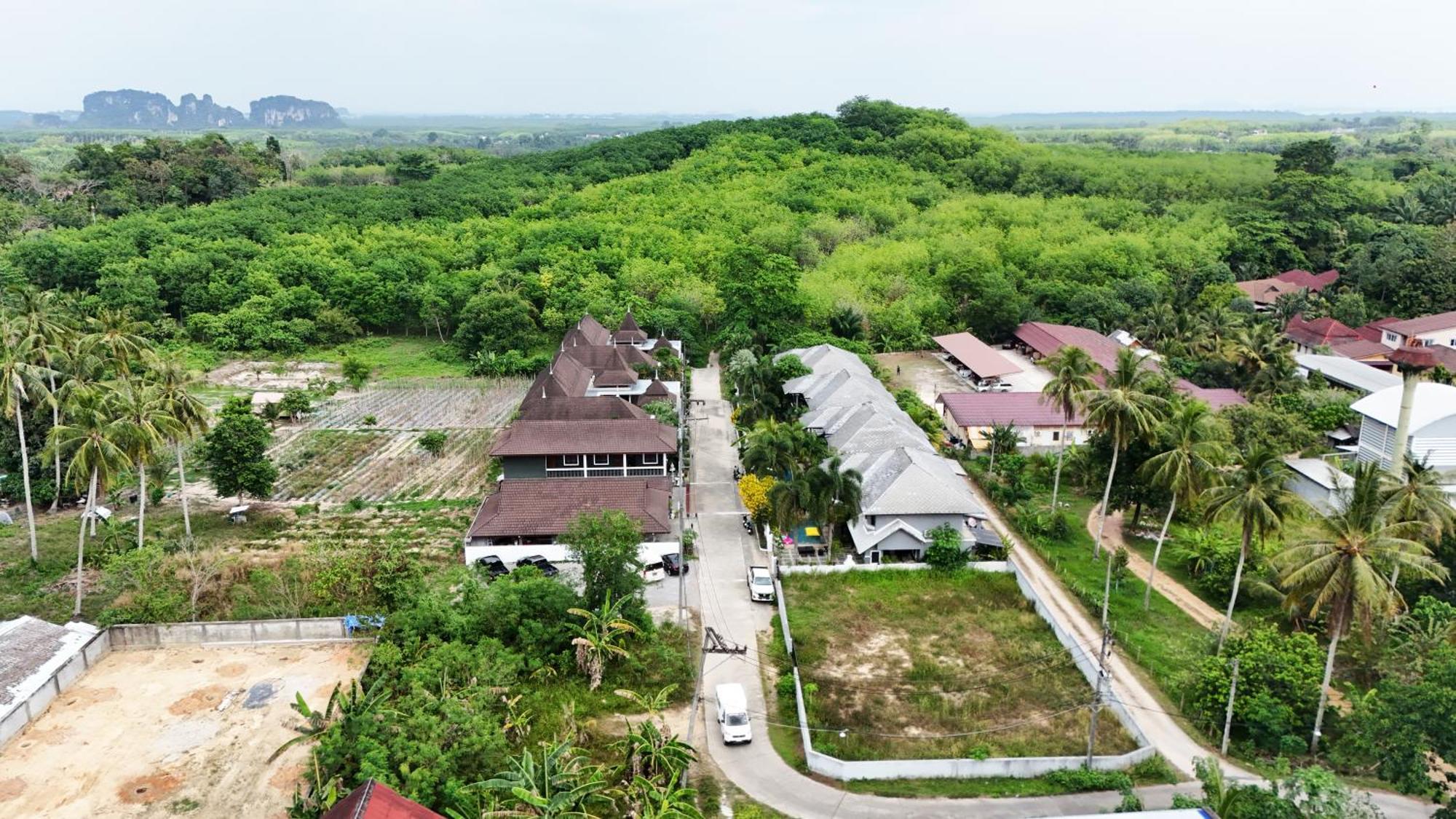 Baan Santhiya Private Pool - Free Tuk-tuk Service To The Beach! * Ao Nang